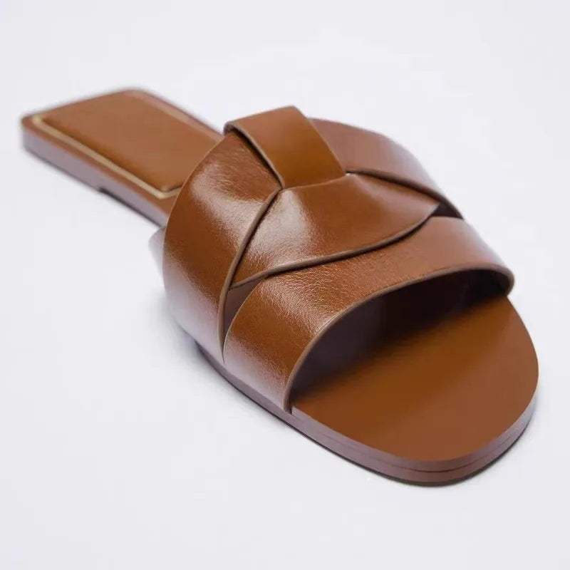 Sandalias Slide Trenzadas de Cuero — Elegancia sin esfuerzo